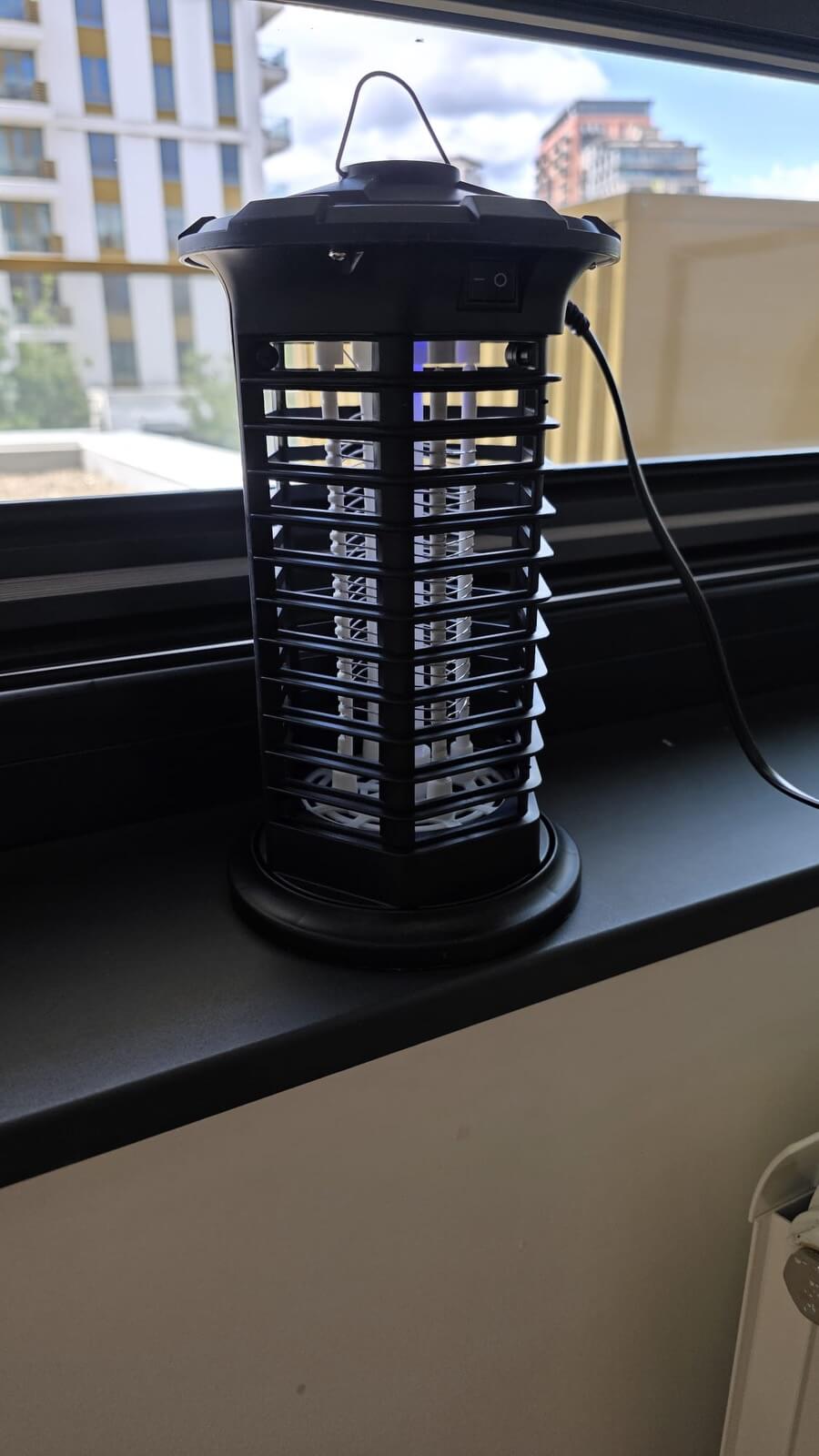 Aparat / lampa protiv komaraca